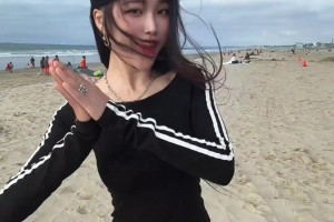 差点没认出来周玲安：圣塔莫妮卡海风好大！Wakawaka